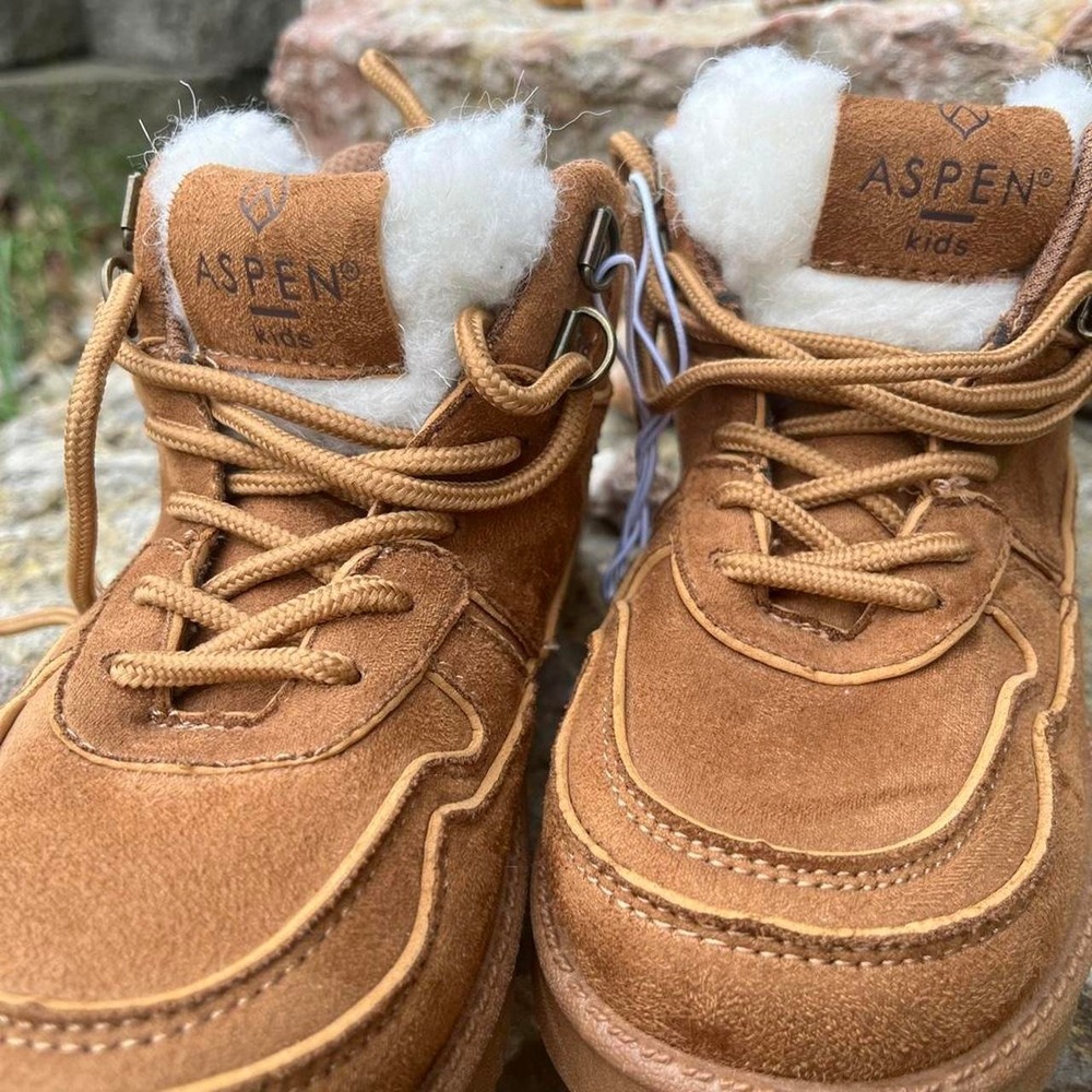 Aspen Tan suede lace up boots with fur lining Size 13